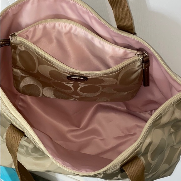 Coach Handbag - Picture 4 of 8